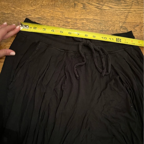 Three Dot Light weight black slouchy joggers - Picture 13 of 15